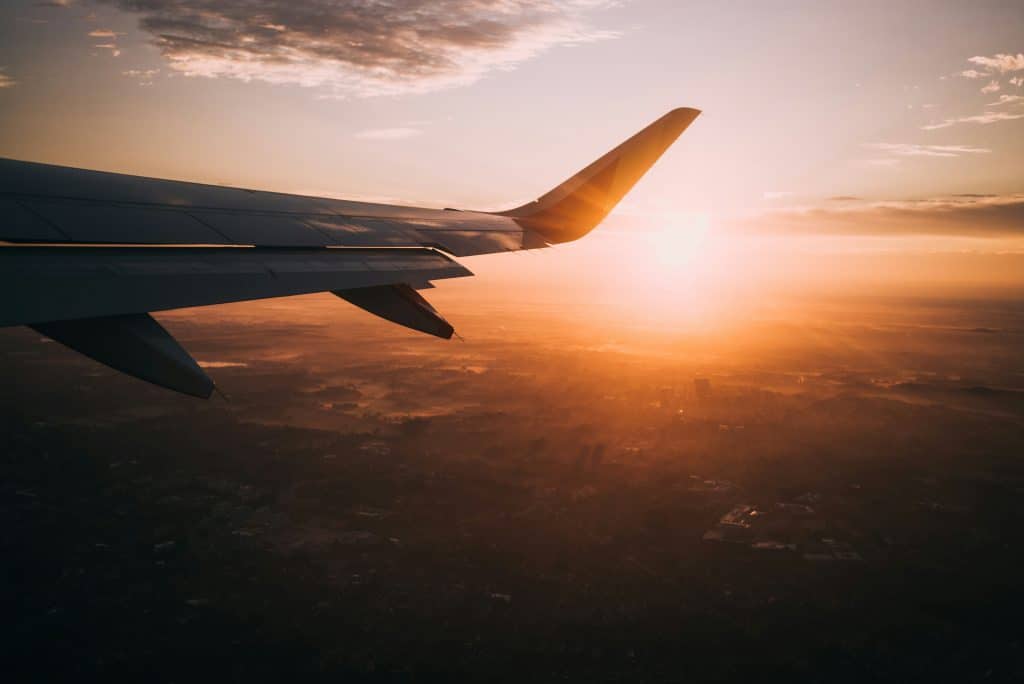 All travel resources for 2025 nils-nedel-ONpGBpns3cs-unsplash
Picture of an airplane wing and a lovely sunset.
Imagem da asa de um avião e um lindo pôr do sol.