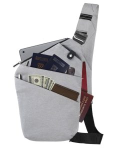 A bolsa antifurto VADOO tiracolo, é espaçosa, discreta e fácil de carregar. Possui material RFID para bloquear leituras não autorizadas em cartões, documentos e celulares.
