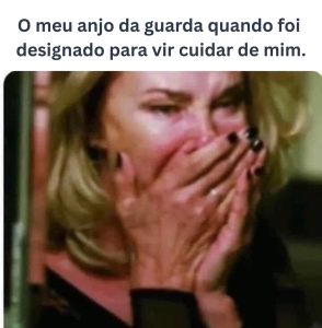 Meme de uma mulher loira vestindo uma camisa preta, chorando e cobrindo a boca com as duas mãos em puro desespero, uma frase:

"Meu anjo da guarda quando foi designado para mim."